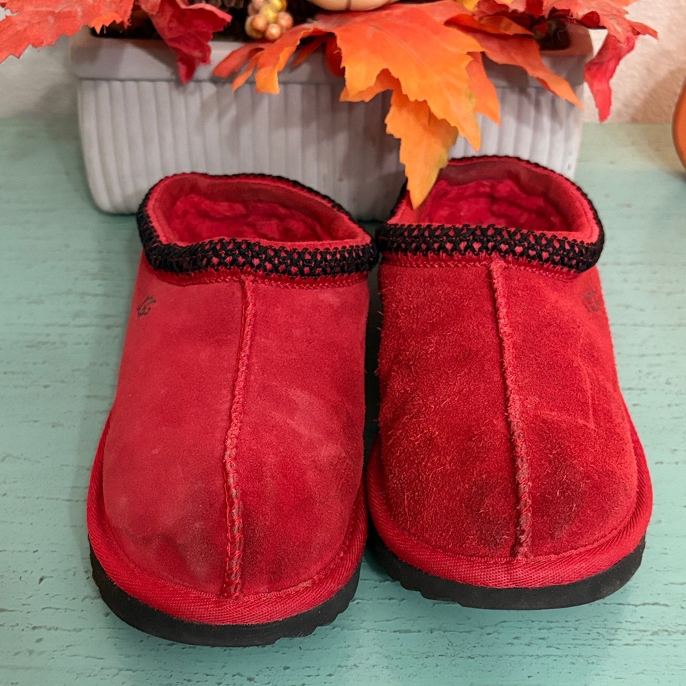 Cozy Red Suede Slippers SZ 4 kids box 163
